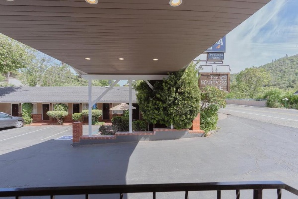 Mariposa Lodge image 14