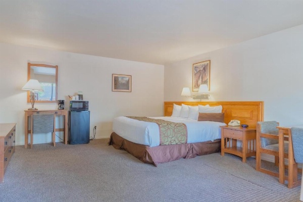 Mariposa Lodge image 18