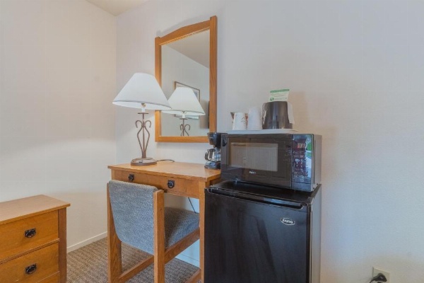 Mariposa Lodge image 22