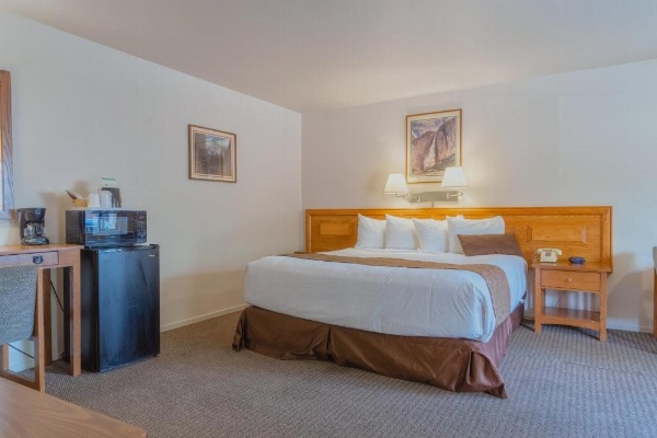 Mariposa Lodge image 23