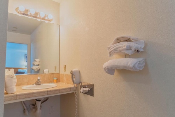 Mariposa Lodge image 24