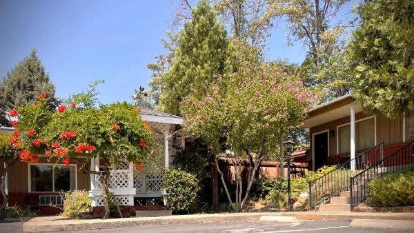 Mariposa Lodge image 29