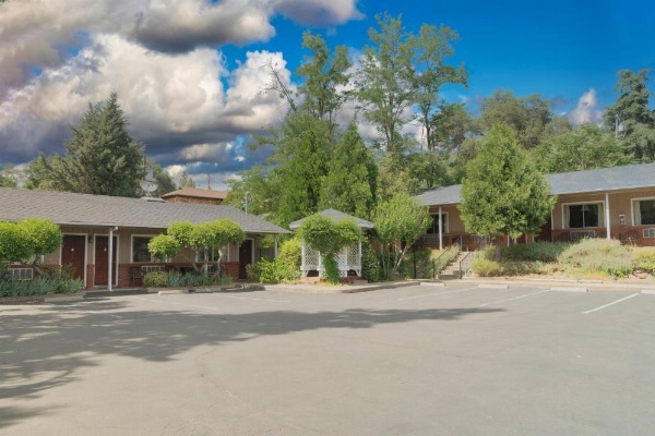 Mariposa Lodge image 30